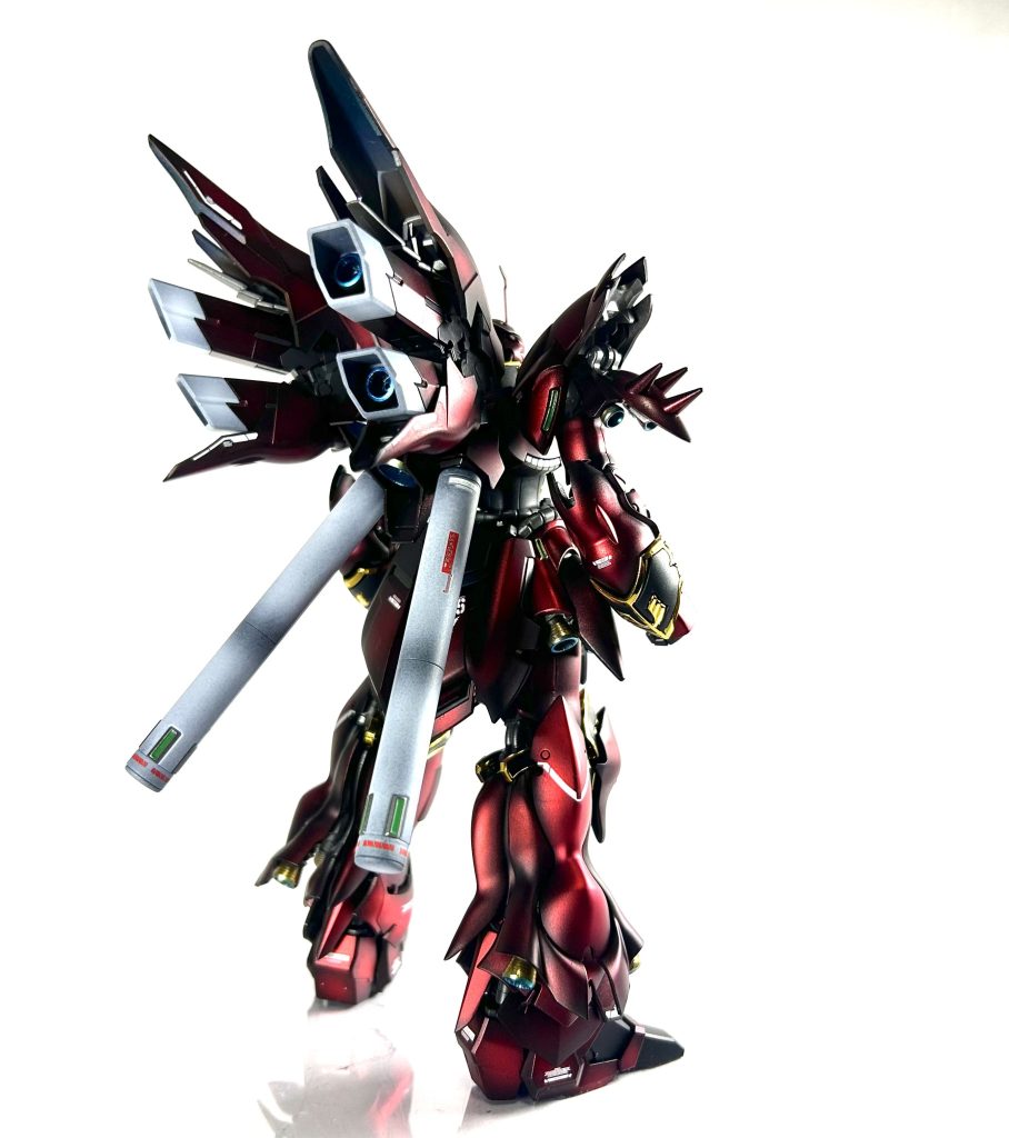 この猛禽類のようなバックパックがカッチョいい✨可動ギミックも最高です。