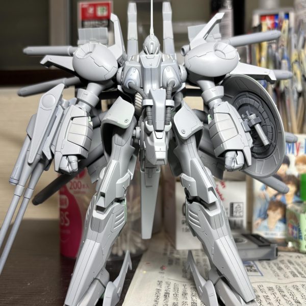 制作中のパラスアテナですが、表面処理まで終わりました。スジボリなどの改修状況がわかりやすい見て取れると思います。（3枚目）