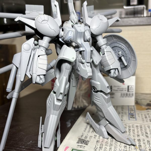 制作中のパラスアテナですが、表面処理まで終わりました。スジボリなどの改修状況がわかりやすい見て取れると思います。（4枚目）