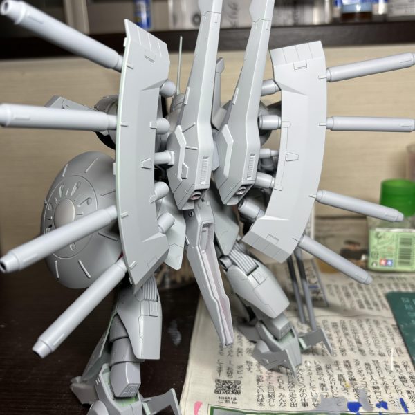 制作中のパラスアテナですが、表面処理まで終わりました。スジボリなどの改修状況がわかりやすい見て取れると思います。（6枚目）