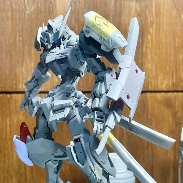 牛歩で進めてますバルバトスだいたい決まってるので後は細かい所ひたすら整えていきます目指せ年内完成（1枚目）