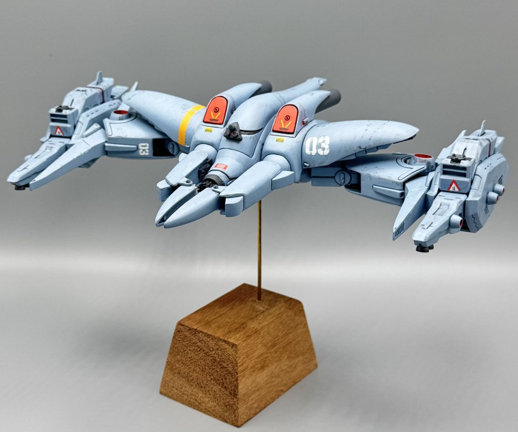 最後が３号機。飛行形態特化の機体。モノアイを3連ターレットにしたり、ブースターつけたり、３機ともに試作機の試作段階という過程にこんなのあってもいいよね？というノリで作りました。