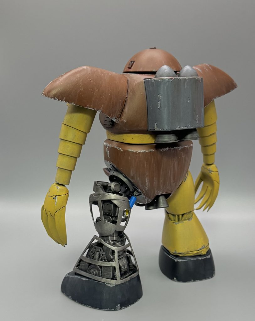 脚部関節にはニトリル手袋を活用して防水シーリング風にしています。背面の汚しが雑でちょっと残念😅