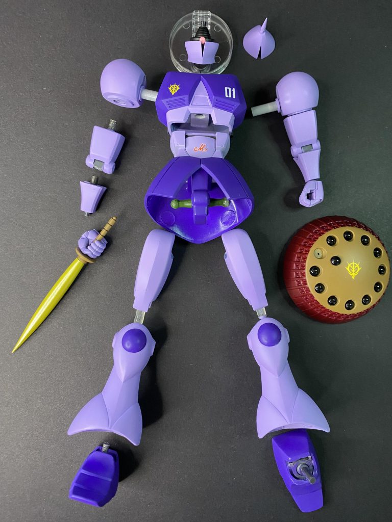 モノアイレールは大小のバーニアを貼り合わせたものを仕込みました。シールドは持ち手を新たに作成、機雷(ハイドボンブと書いてありました)はポリキャップの受け手にランナーを炙って押し付けたものを12個作って貼り付けました。