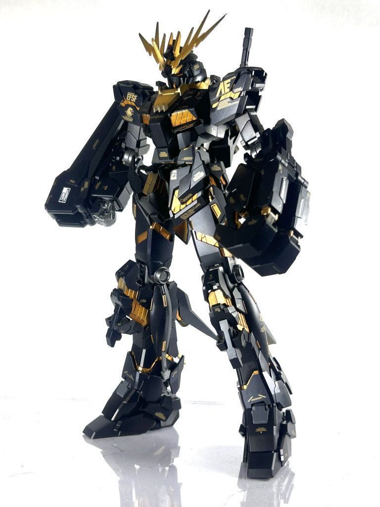 本体が完成した日の夜に注文していたパーツが届いたので、その日中に武装も組むことが出来ました笑やはりゴツい武装はいいですね‼️最高でございます✨