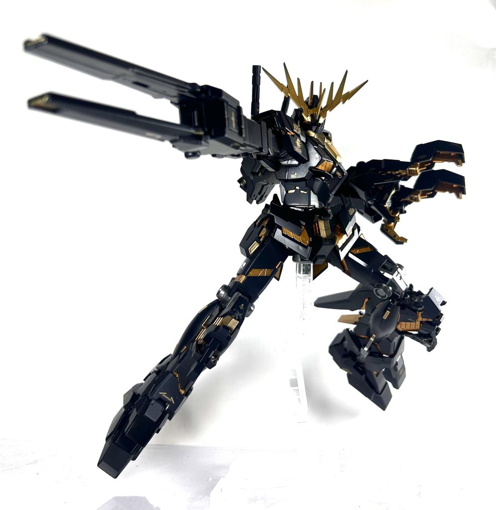 MG箱絵でポージング頭部外装が襟に干渉するので、剥げる覚悟が笑カッチョ良ければいいんです✨