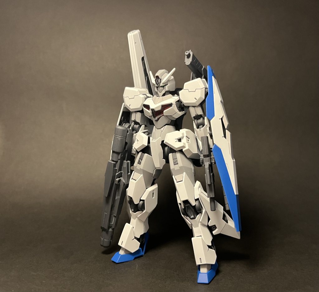 ガンヴォルヴァ自体は素体のまま、ルブリスソーンの武装や装甲をミキシングで取り付けてます。