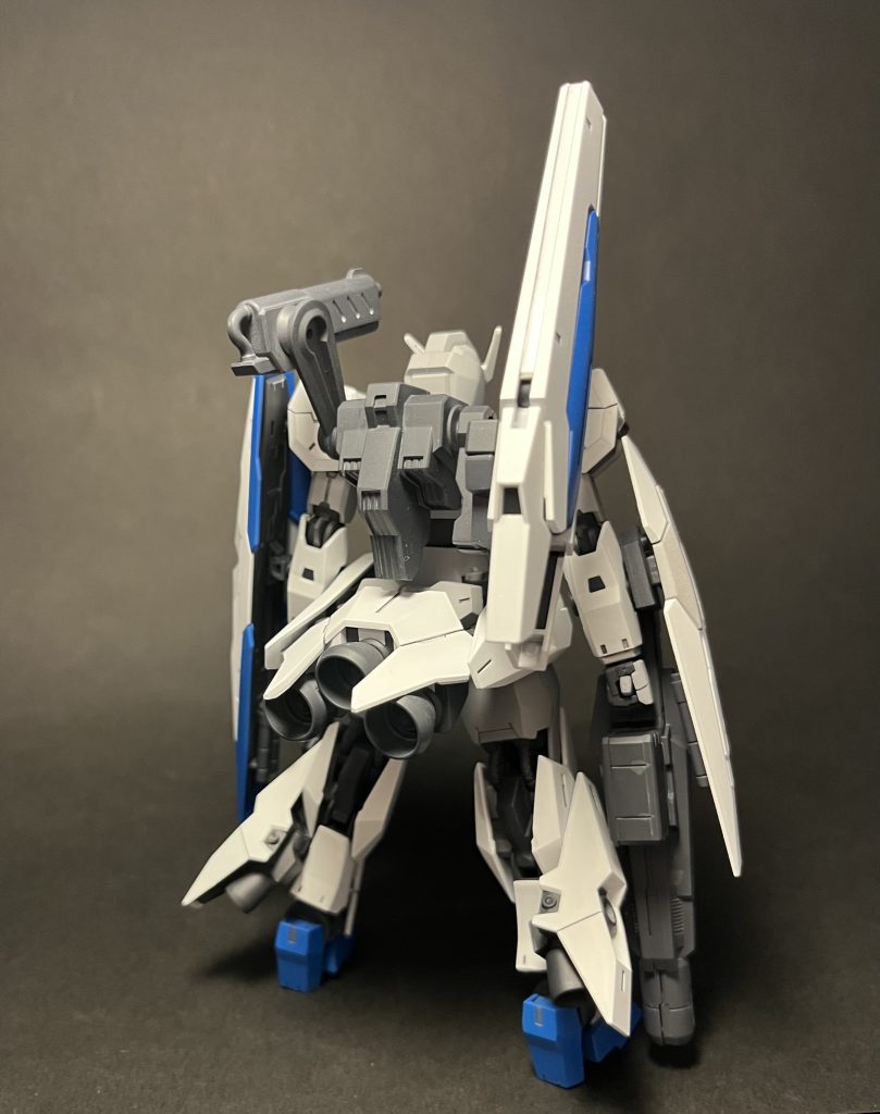 脹脛周りはルブリスソーンの装甲にジャンクパーツとバーニアをスクラッチ。チリなんかは合わせてないので取ってつけた感強めです。ルブリスソーンのバーニアがゴツくてお気に入り。バックパックはルブリスアノクタを使用してます。