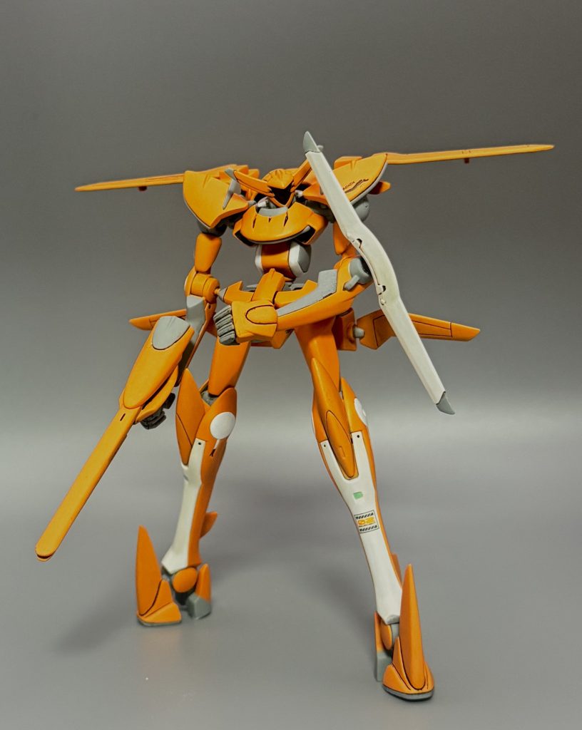 量産機として精一杯のポージング