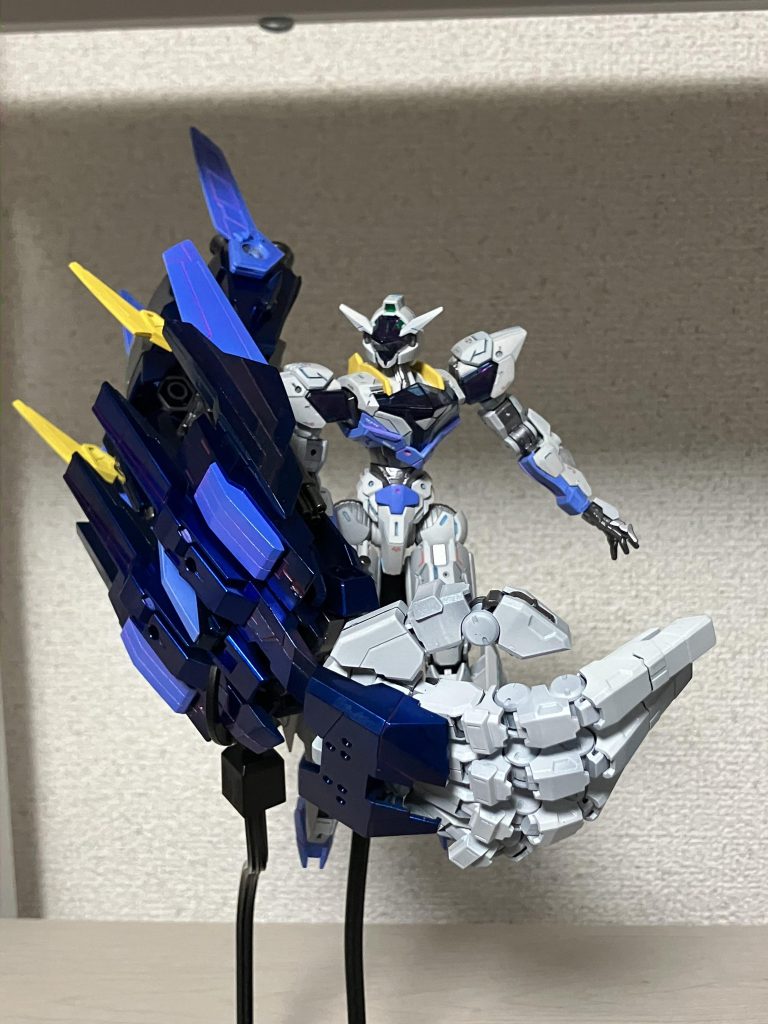 本体は好みのカラーリングにしつや消し、虎の手は元のカラーリングに寄せて光沢です。バーチャロンカラー風群青が中々いい色をしています。