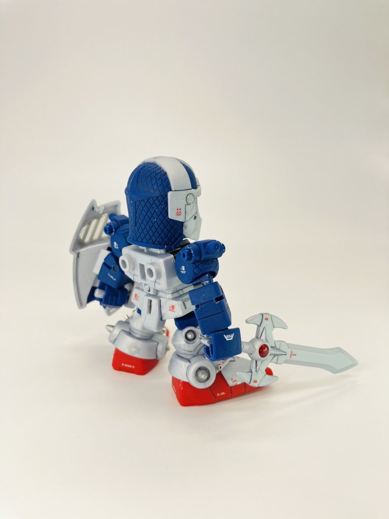 アーマー各所のスパイクはメッキシルバーで✒️このシルバーのプラスチックは成形色仕上げだと、ウェルドラインやゲート跡が目立つ感じ😥一部マーカーでリタッチしてます🖍️