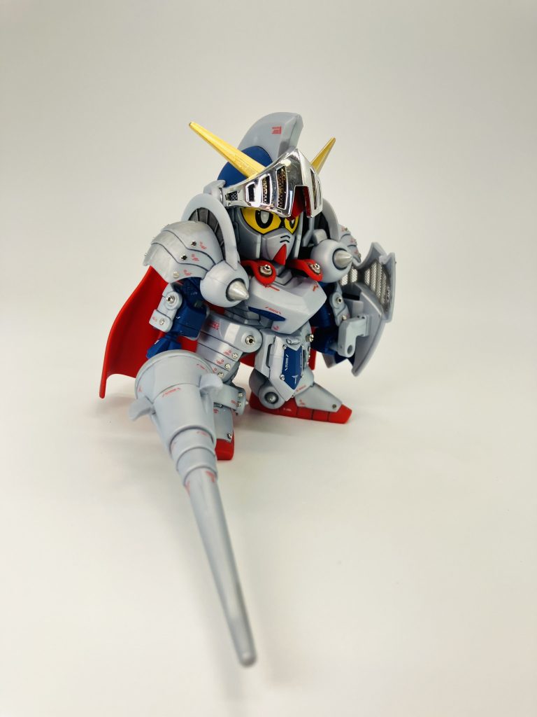 装備も豊富でナイトソードに電磁スピア、３分割された赤いマントも良いですね👍ナイトシールドはソードを収納出来ますがクリアランスが心配だったので割愛😏