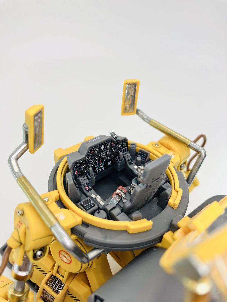 本当はモニターのデカールを探しましたが見つからず、まぁ、この時代のキャノピーはHUD機能搭載ですよ、多分、知らないですが🥳