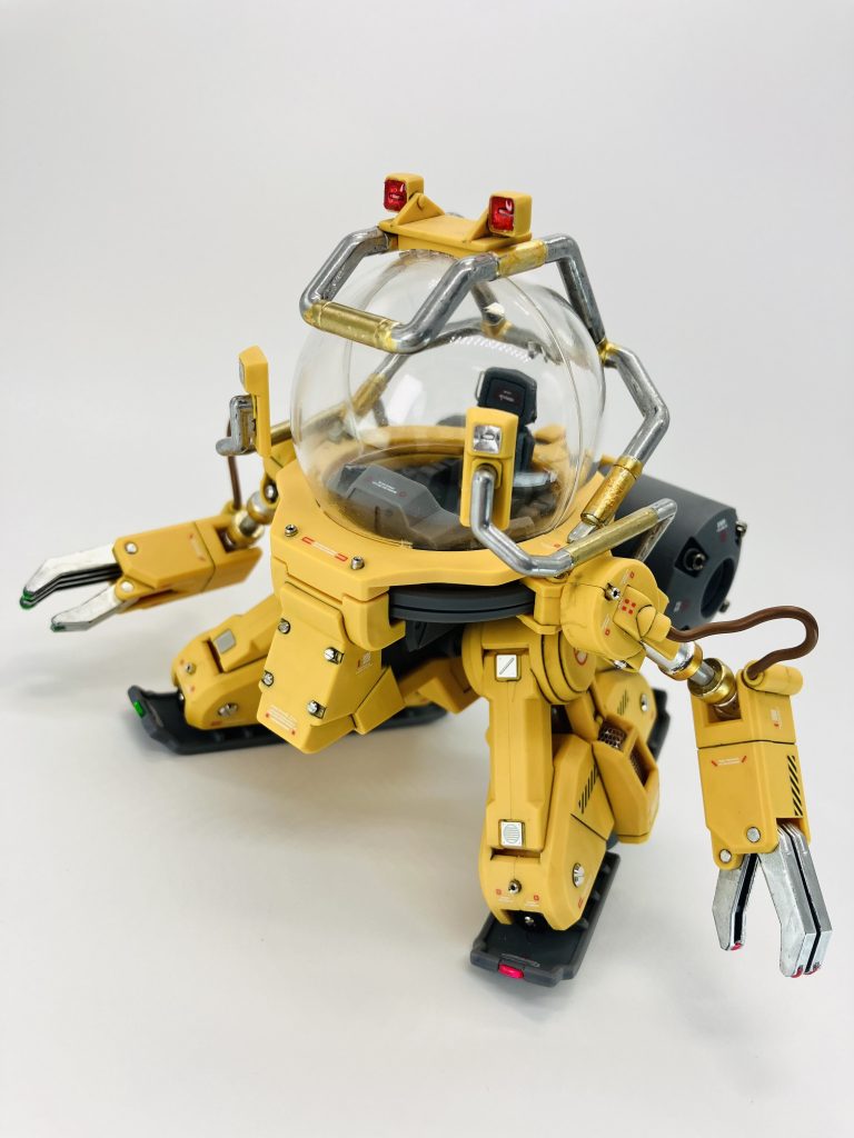 頭上のランプやサイドミラー前面はレジン液を塗布してそれっぽくしてます😋