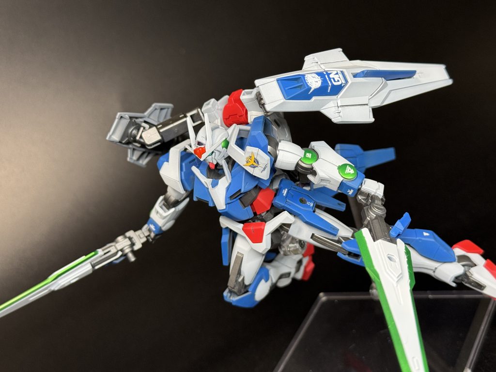 アンテナや膝周りはクアンタの配色を意識しました。