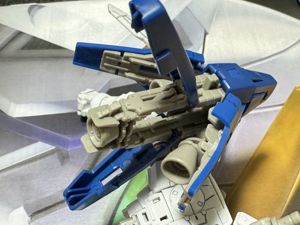 フレームの成形色にすごい違和感を感じました。