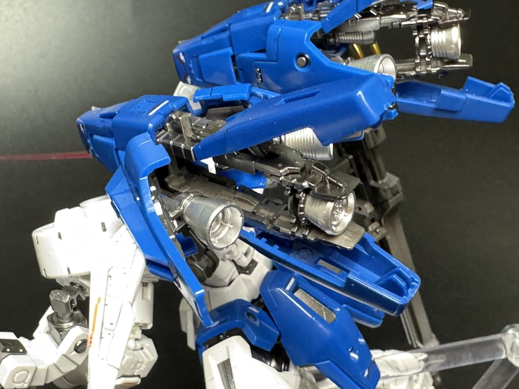 スーパーバーニアのゴチャゴチャしたメカ感良いですね。真ん中がスカスカなのは仕方ない…