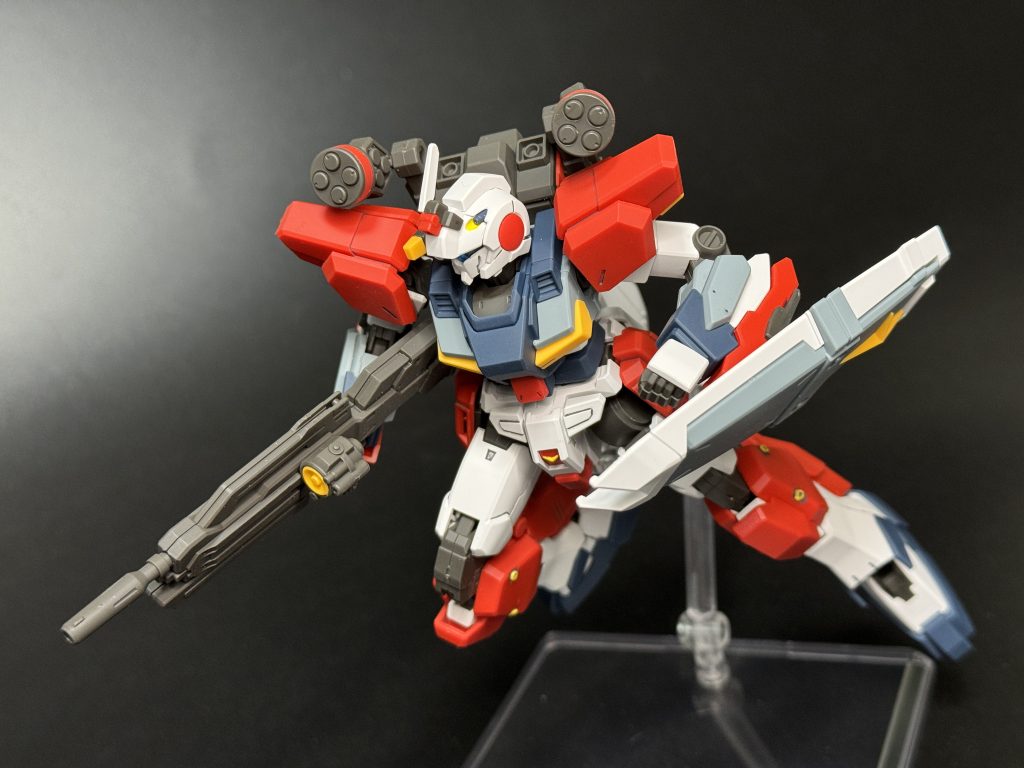 ライトアーマー1番好きな装備。高機動&長距離狙撃タイプという矛盾するようなコンセプトがいいですね。狙撃で撃破出来なければ一気に距離を詰めて接近戦！みたいな戦い方を想定してるんでしょうか🤔