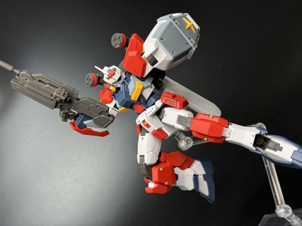 ジーラインは一年戦争（実際には戦後？）のMSデザインの流れからは外れている感じしますね。