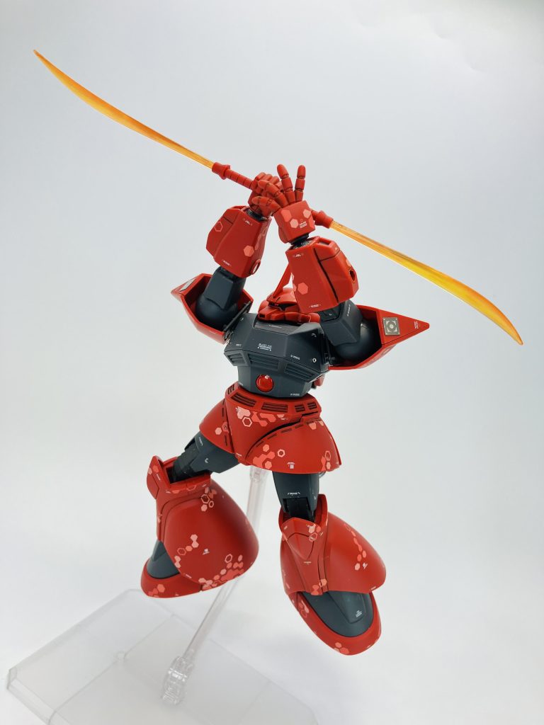 両肩部外側が寂しそうだったので、メタルパーツを貼り付けましたが、蛇足でした🐍でもあまり目立たないので良かったです😮‍💨