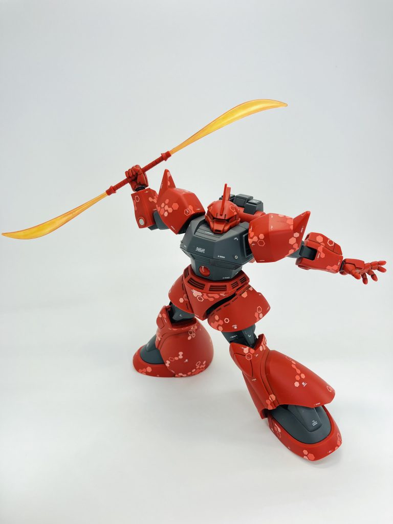 ゲルググ、ビーム薙刀は、ファミコンのカプセル戦記で異常な強さを誇っていた記憶🤤武装はビームライフルにロケットランチャー、このロケランが似合いますね👍