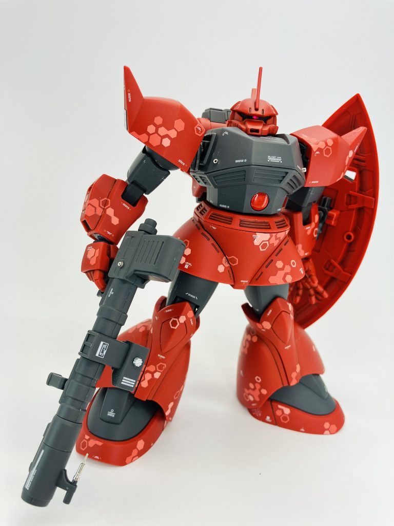 B型バックパックがマッシブな真紅の高機動型ゲルググ、思わずシャア大佐のパーソナルカラーと被せにいって怒られなかったのかな？と余計な心配をしてしまいます😵‍💫