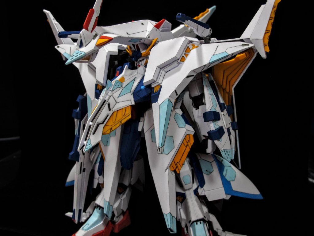 全身像、とにかくデカい。クスィーガンダムと違い、変形(合体?)があるのでその過程が楽しかったです。