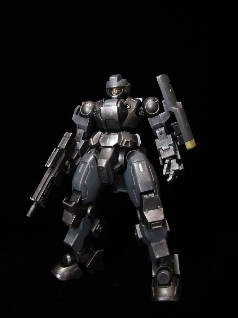 全身像。背景はいつも通り暗素研さんの太黒門を使っているので、真っ黒です。