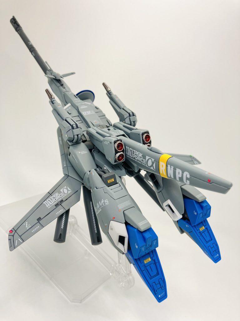 今回も両翼、尾翼、分かりにくいですか脚部後ろ側に、左右で赤緑のランプを模した細工を💡少し前のアクアバーザムが初出のこの赤緑ランプですが、実はこのΖプラス見て思い付きました🤩早く試したくて、当時作製中のキットにねじ込んだワケですね😆