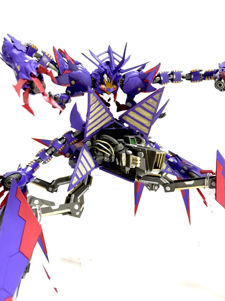 最大火力の切札として陽電子破城砲「オーディン」アークエンジェルのローエングリンをイメージしました開閉ギミック付けたのですが閉まってる時に隙間が出来てしまうのが少し残念です