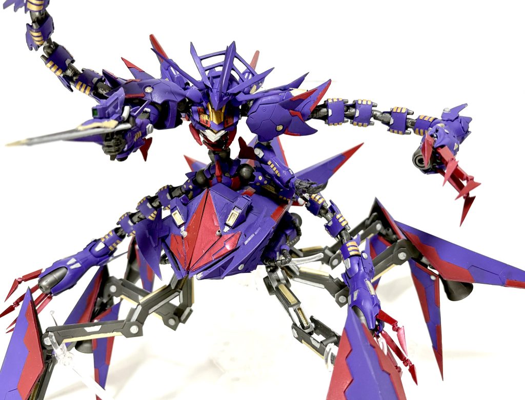 携帯武装としてブレイドライフルビーム攻撃の他、接近された際には実体剣としても使用可能