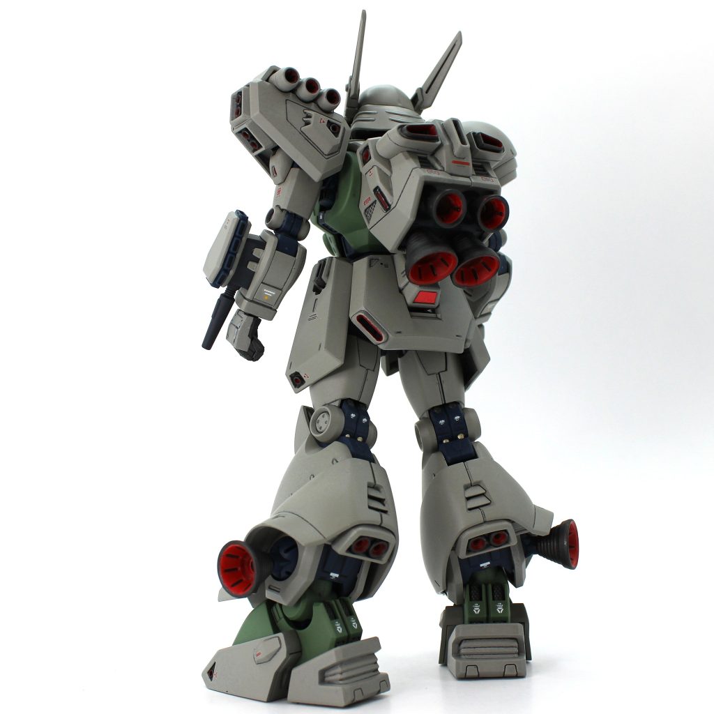 REは初めて触りましたが、本機のスケール感とも相まって、ほぼHGを作る感覚で組み上がりました。F91、Vガンあたりの小型MSはREと相性よさそうですね。内部フレームは無しなのと、それに伴って細かい部分のパーツ分け&色分けがMGよりも乏しく、そこが同じ1/100スケールのブランドとして差別化ポイントなのかな?と思いました。