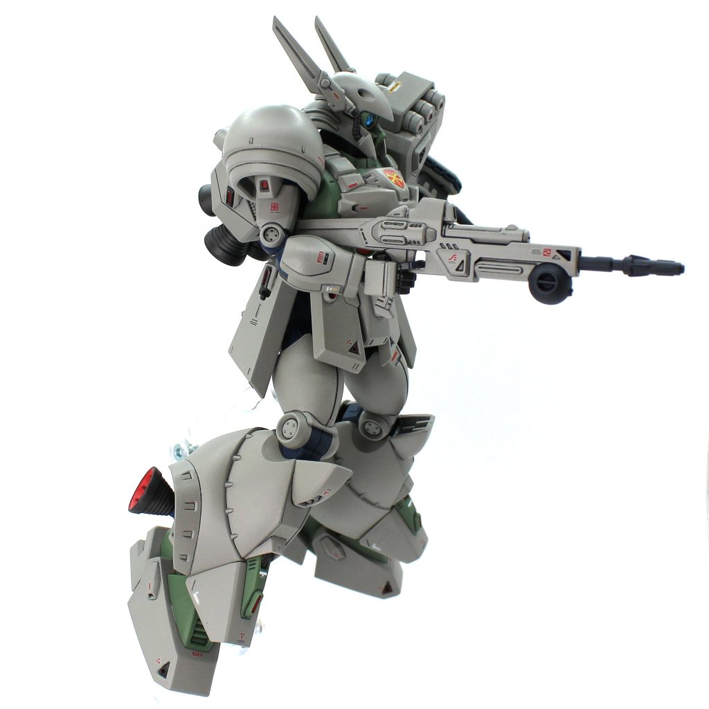 ヒケ、ウェルドは余程ひどくないと私は気にしないので、本キットも何も気になりませんでした。可動範囲は最新キットですので言わずもがな、必要十分です。ただ足首の前回転域が非常に狭く、劇中で印象的なカタパルト射出時の踏ん張ったポーズは取れないのがちょっと残念です。ですが基本劇中ではほぼ飛行しているので、個人的には気にならない部分です。