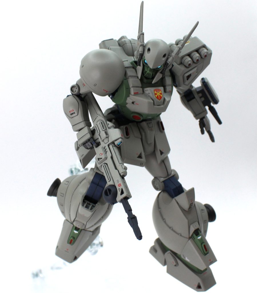 グレーの成形色が個人的なデナン・ゲーの印象と違ったので、塗り直しました。使った塗料はアサヒペン クリエイティブカラーのライトグレーです。ちょっと黄色味が混じった明るめのグレーで、私の中の「ゲー色」ドンピシャの塗料でした。