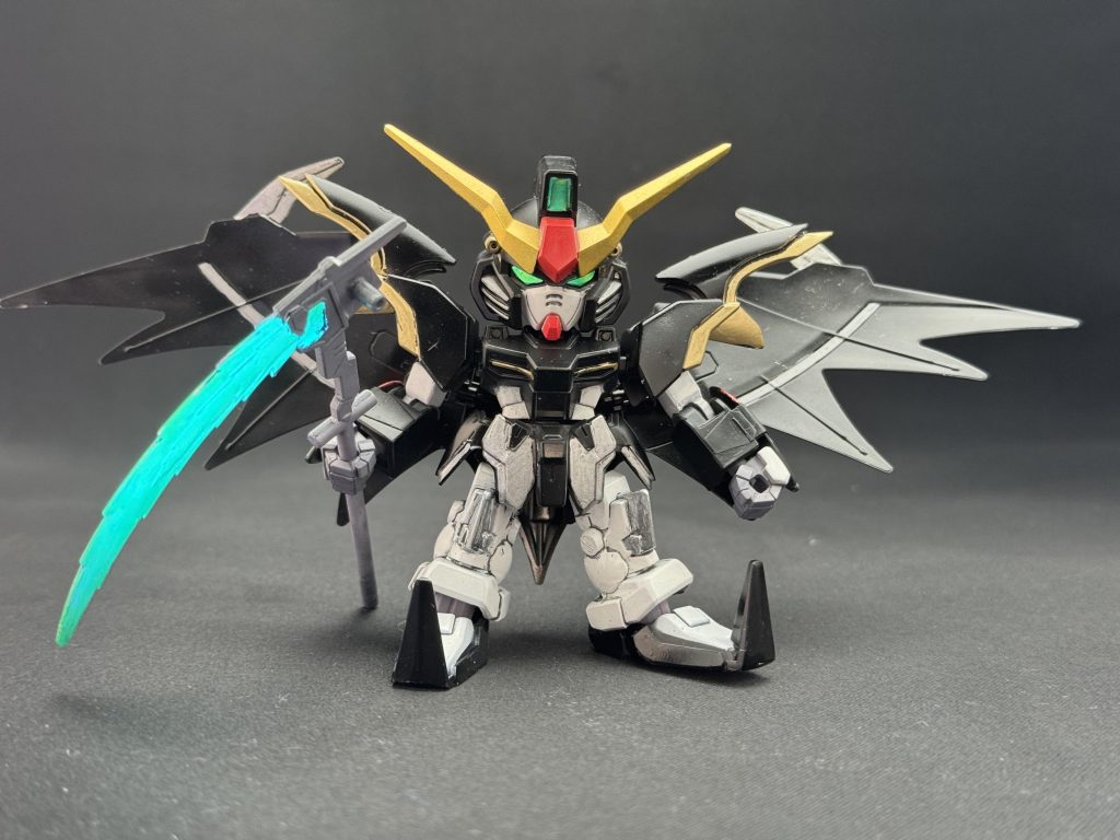 ビームシザースのビーム部分とカメラアイはシルバーのマーカーで塗った上に、乾燥してからガイアの蛍光グリーン…UVライトで光るようにしました