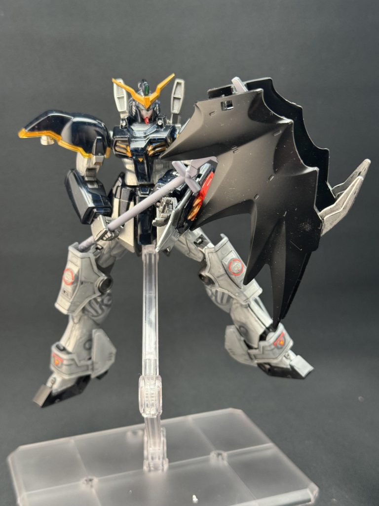 ビームシザース+アクティブクローク…翼の部分がプラ+プラの接続なので外れやすくてストレス💦結構重くて、自立出来ないのでスタンド使いました…