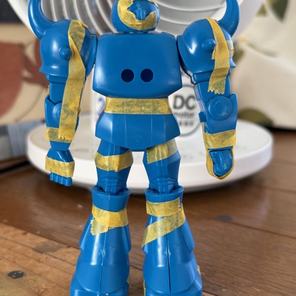 旧キットゴッグがひと段落したので、グフの製作をスタート。割とガッチリしていてそのままでもいい感じなのだが、ちょうどよくリバイブ版グフの予備の武器が余っているのでリバイブ版のヒートロッドやヒートサーベルも持たせられるようにしたい。（2枚目）