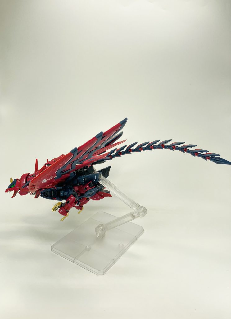 ヒートロッドが尻尾になるので全長はなかなか🤩このエピオン、MS形態もMA形態も幅をとるのでなんか全体的に上手くカッコいい写真が取れなかったと反省😭