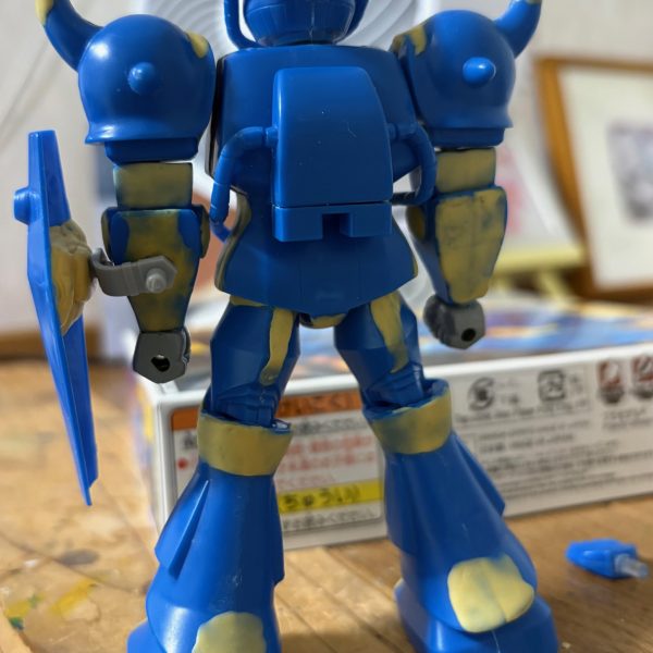 グフのパテ盛りがあらかた終わったので後は塗装するだけ。（3枚目）