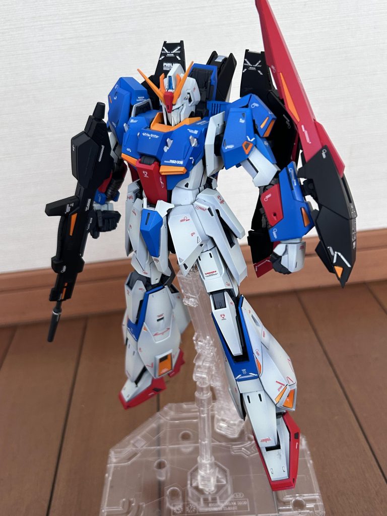 スタンドで飾るのが一番見栄えがいいですねぇ〜自立させると魅力半減w