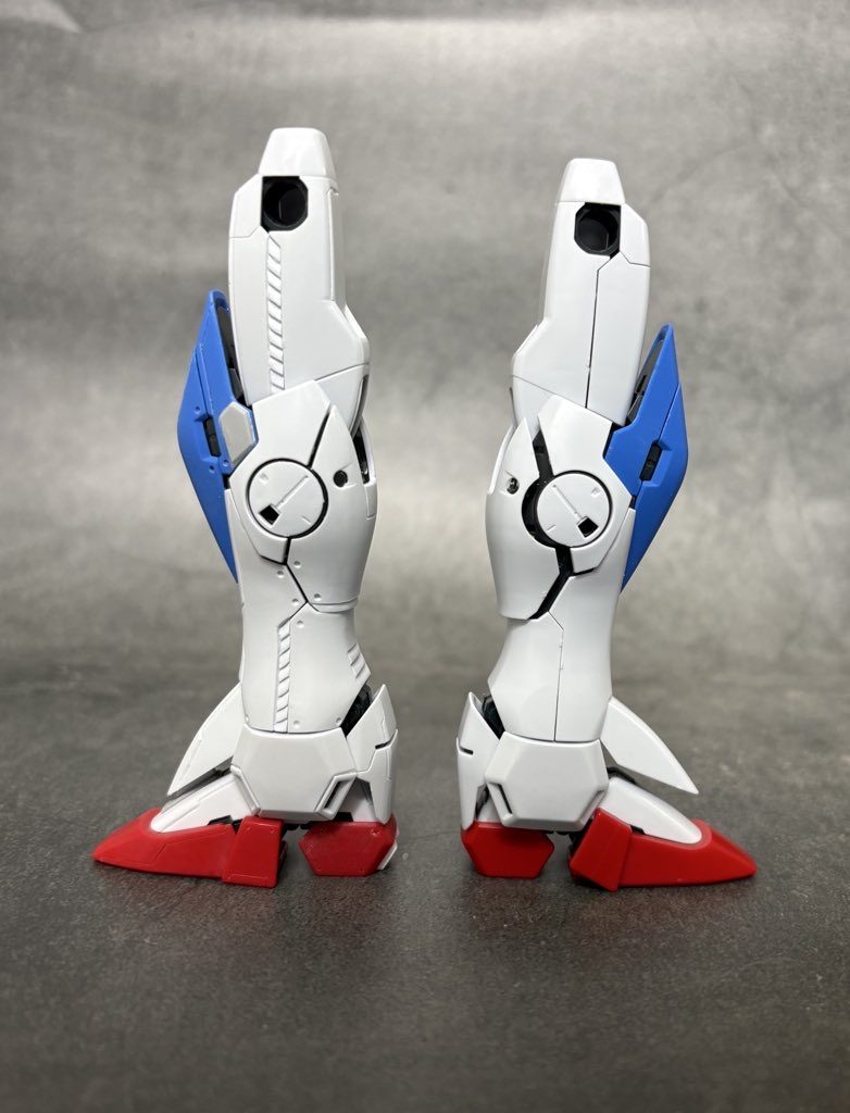 足のディテールに関してはモールド追加、彫り方を工夫しフィン状に彫り込み。中々見ない表現の足になりました。