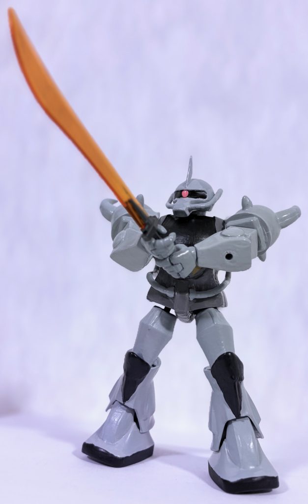 もちろんヒートサーベルも持てるぞ(zaku-kao6)