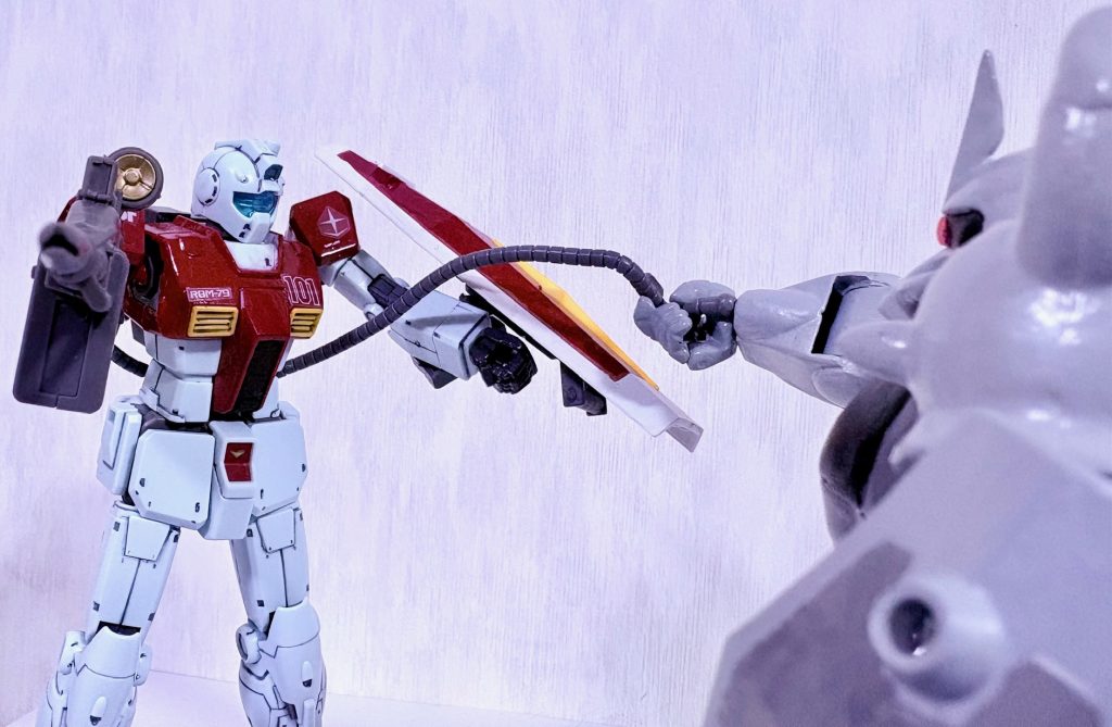 設定上先行量産型にはヒートロッドやフィンガーバルカンはついてないが、