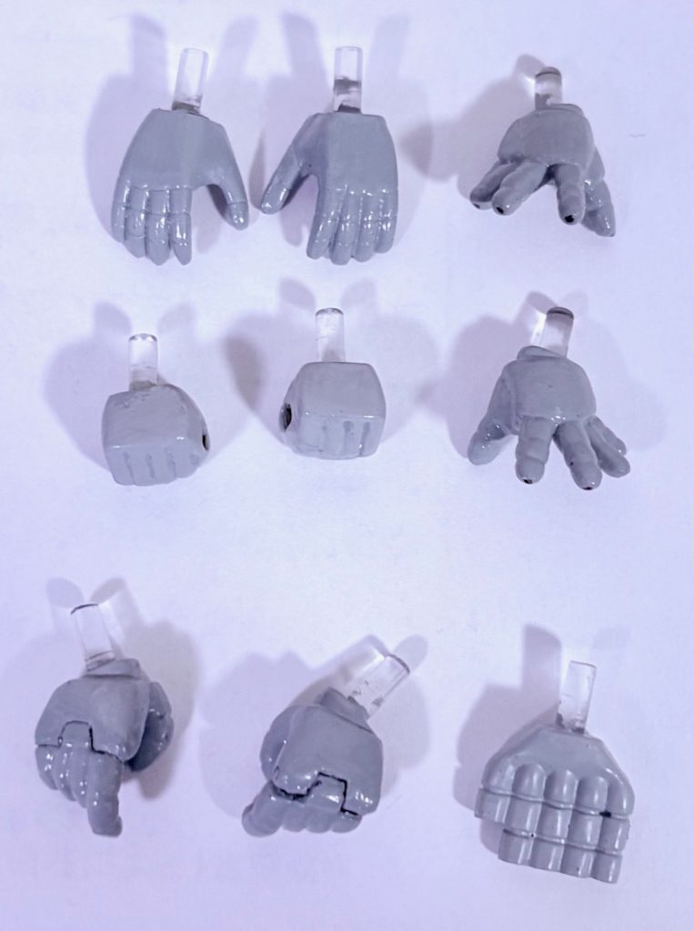 ハンドパーツは全部で9個。一部は以前作った旧ザクとも共有できるようにした。