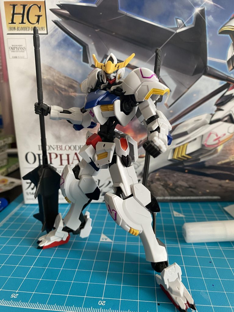 あとは、やっぱバルバトスと言ったらドヤ顔のこの構えですわ。カッチョいいーからの威圧感ぱねーwバルバトスは迫力があるガンダムなので飾り甲斐がありますねー🎵