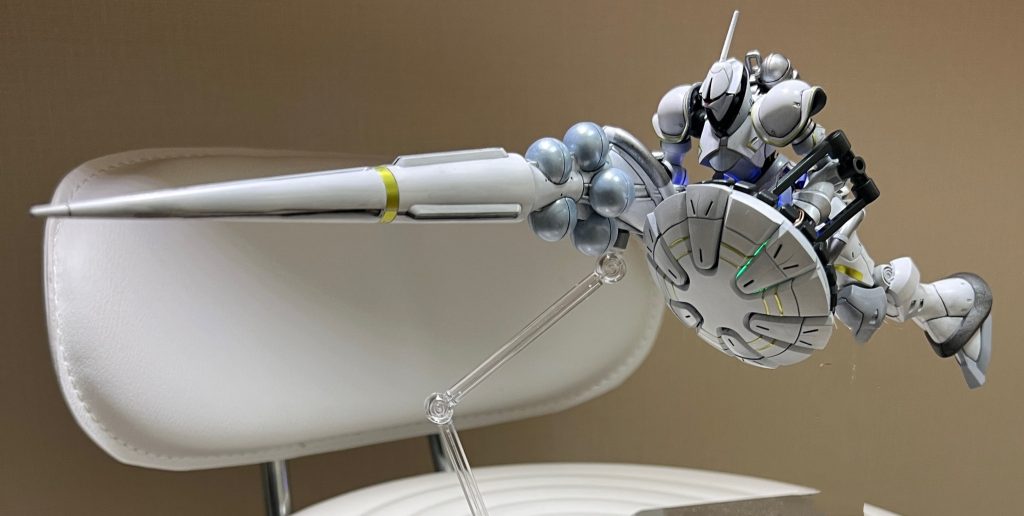 不自然に飛んでます(gundam-kao10)