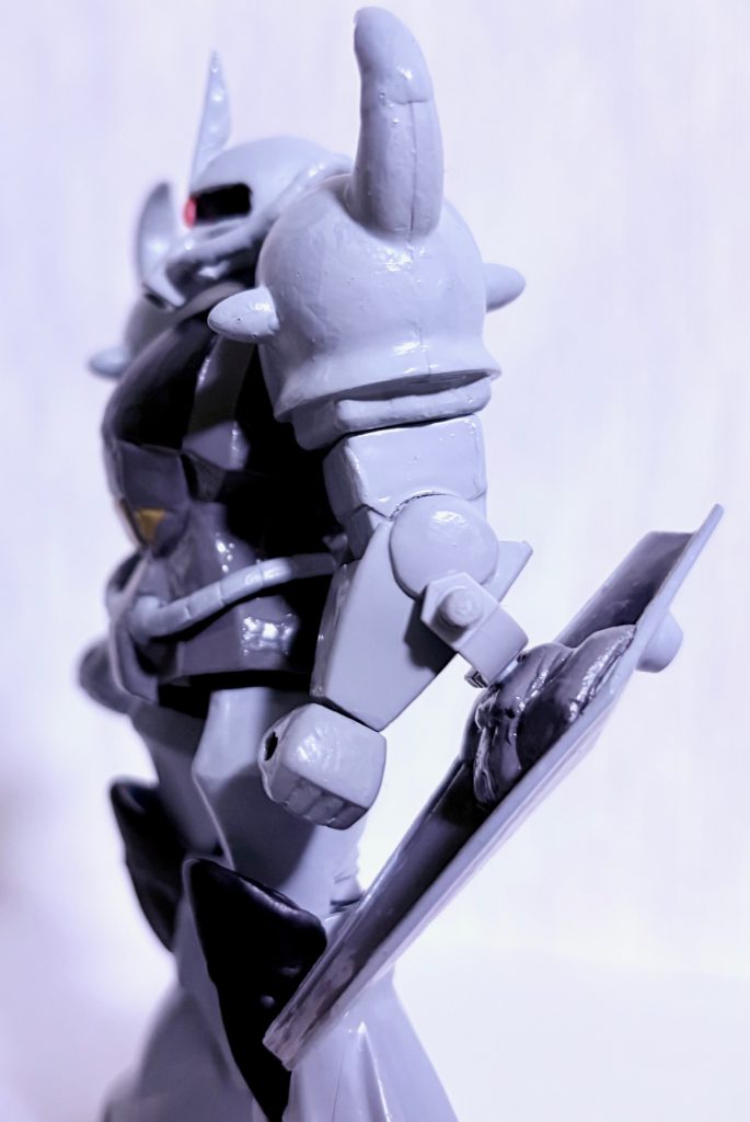 シールドは取り付け位置を変えられる。ガンプラはどう楽しんでも良い(gundam-kao3)