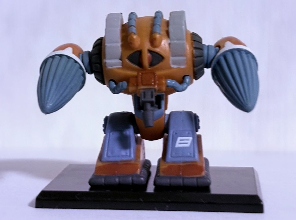 アッグは一見水中でも使えるように見えるが地中用である。元々アッガイの没デザインから生み出されたモビルスーツの一つだがパッと見ガンダムよりもタイムボカンシリーズやアンパンマンに出てきそうなメカに見える。ただし、後年のゲーム、「スカッドハンマーズ」ではランバ・ラル専用機になり、「バトオペ」では破格の待遇を受け強化されている事からなんやかんやで愛されている機体なのだ。