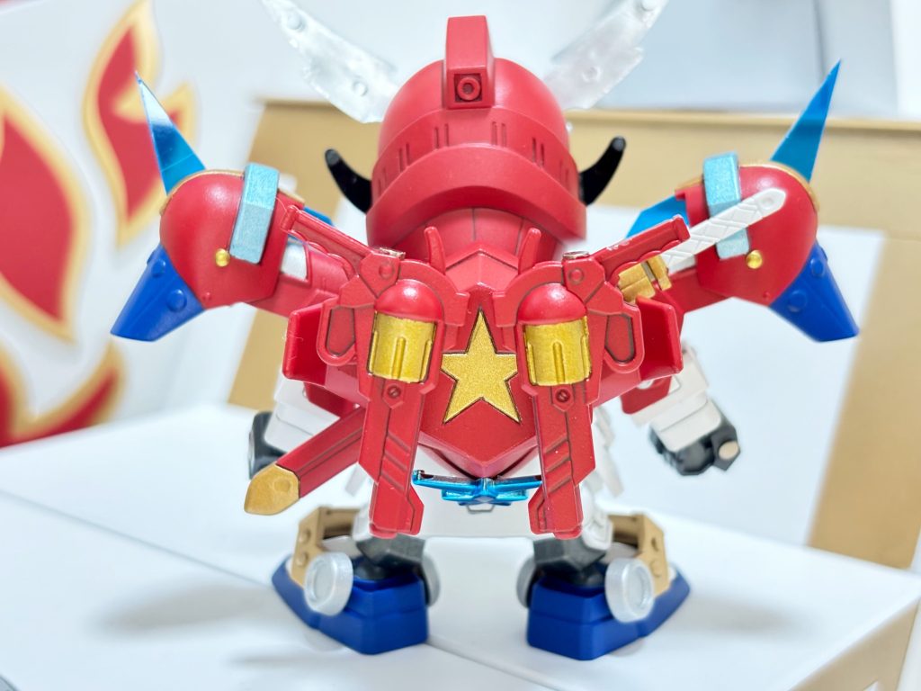 ツインパルサーは磁石接続で背中に取り付けられるようにしました。背中の星マークがオシャレ。