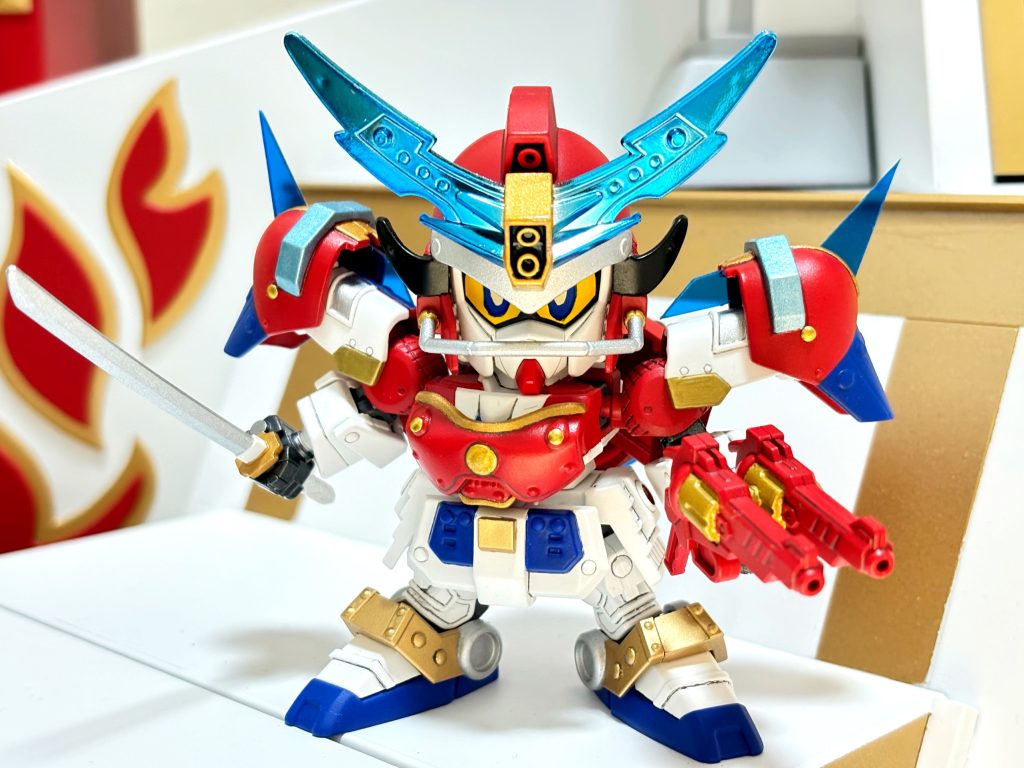 そして武者形態です。ツインパルサーは磁石で連結できます。肩のトゲはシャープ化も兼ねて、クリアブルーの下敷きから切り出したものをつけています。磁石接続で元のメッキパーツに戻すこともできます。